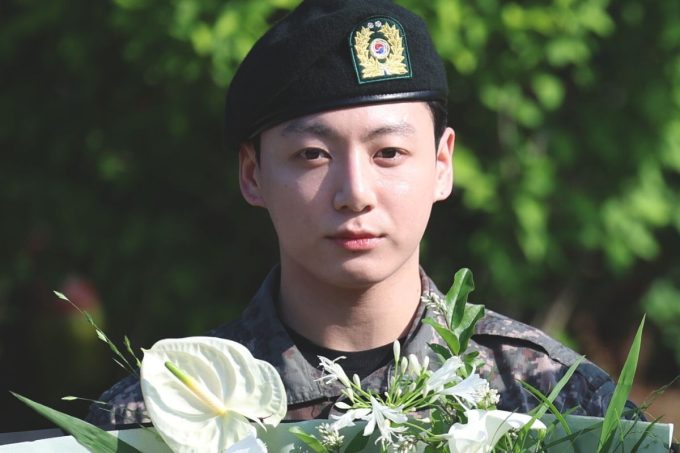 BTS’ Jungkook heats the temperature with a new unseen army photo